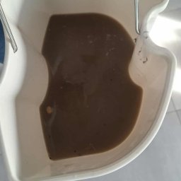 Woda z prania kanapy.. na tym często nieświadomie wypoczywamy...nie zwlekaj i zamów juz dziś naszą mobilną pralnie tapicerek i dywanów!!!