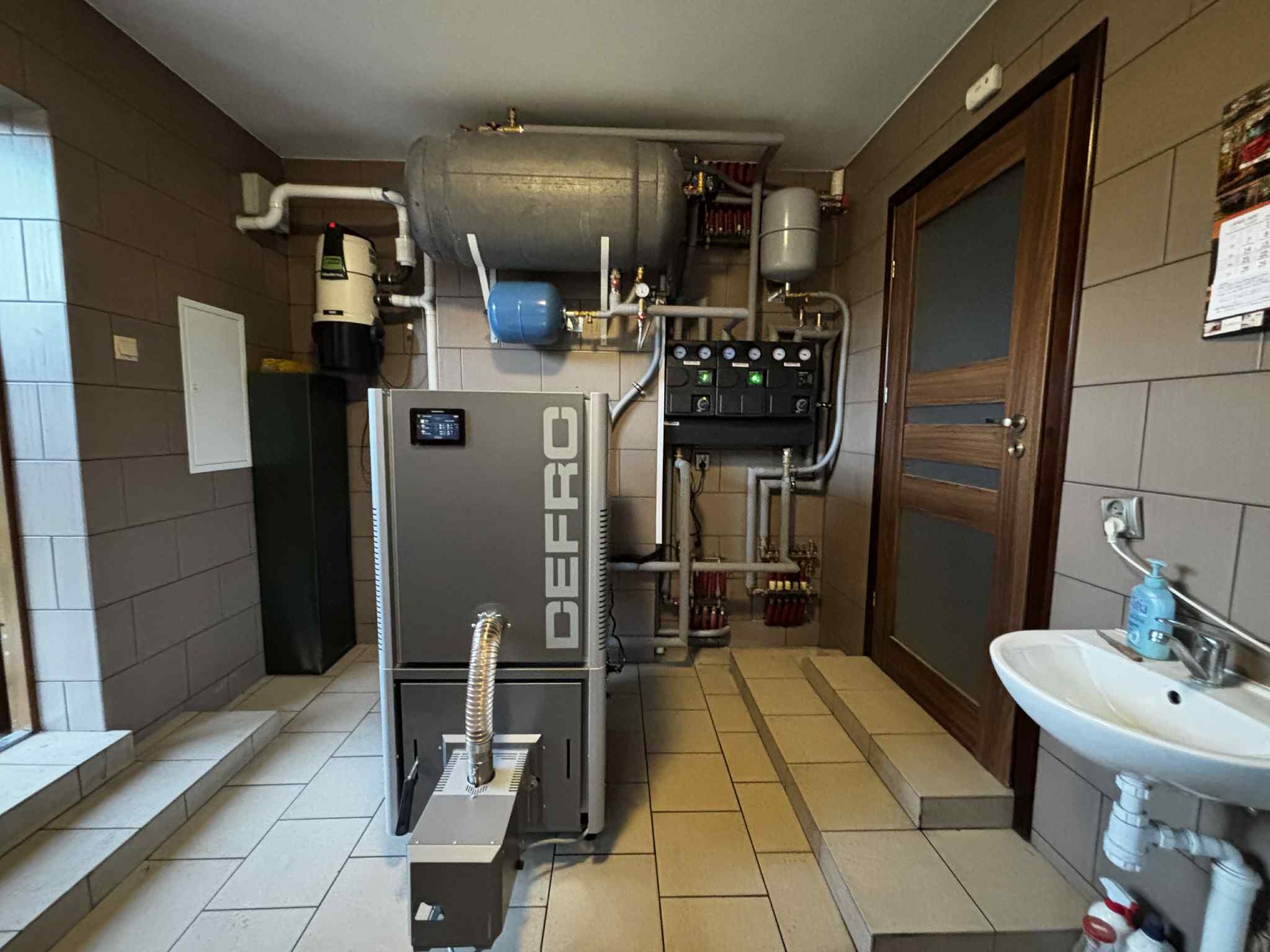 Przykłady zamontowanych przeze mnie kotłów w domach jednorodzinnych. Piec na pellet po modernizacji kotłowni.