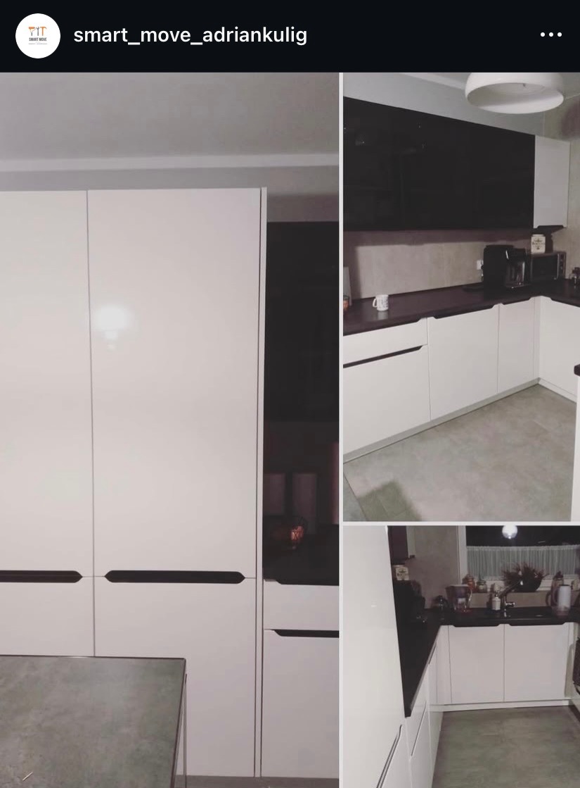 Nowoczesna kuchnia z białymi, lakierowanymi frontami szafek i czarnymi akcentami. Widoczne detale wykończenia i oświetlenie. Ujęcie z różnych perspektyw.