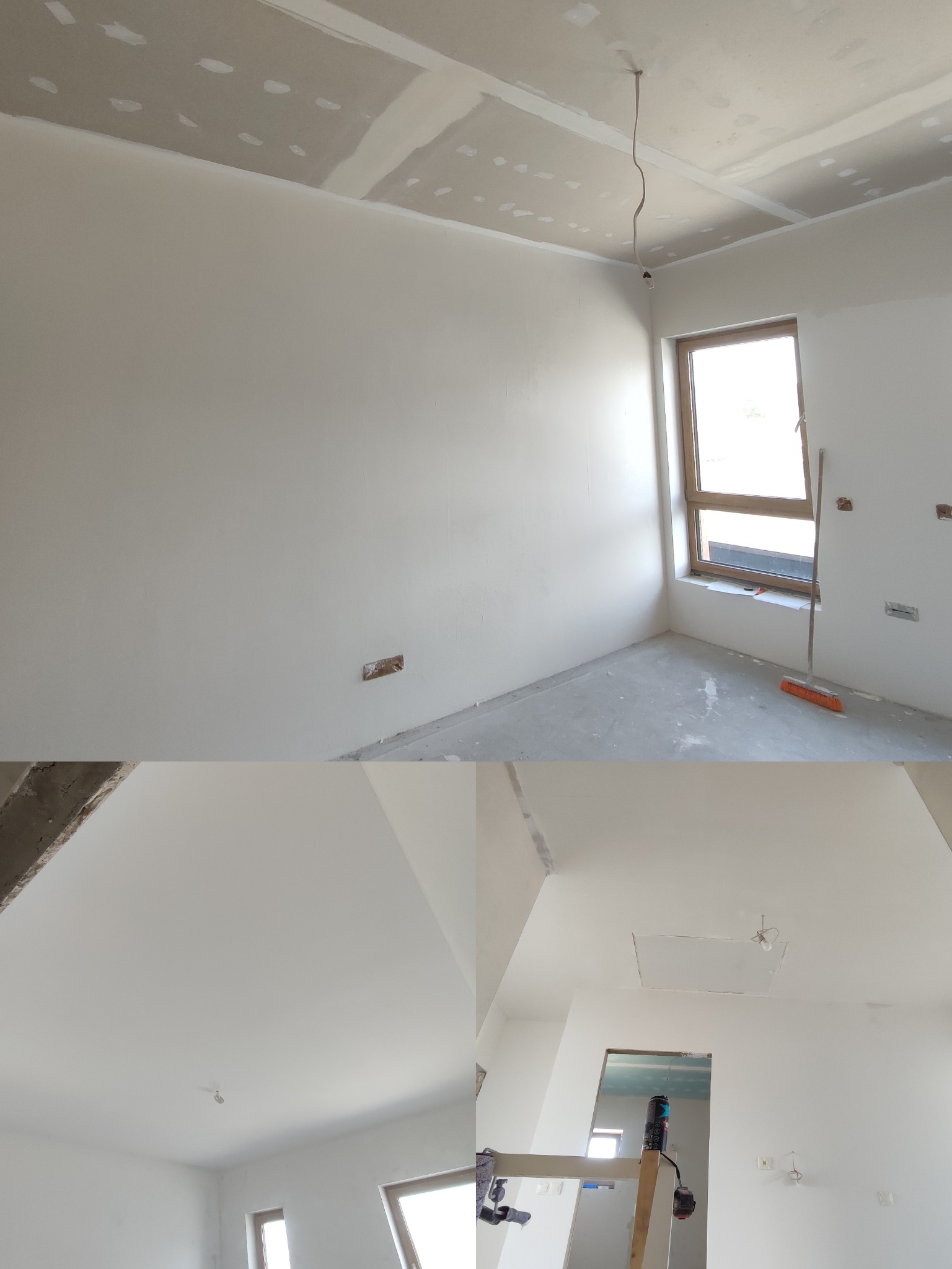 Wnętrze po szpachlowaniu i gruntowaniu ścian, gotowe do malowania. Widoczne gładkie powierzchnie, okno z parapetem i wystające kable. Na podłodze leży zmiotka.