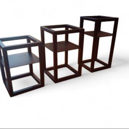 Stojaki na doniczki.