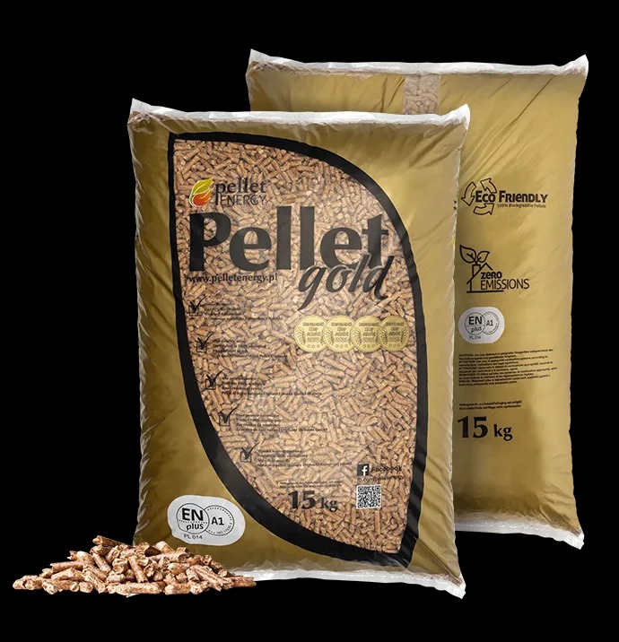 Dwa worki pelletu Gold 15kg na czarnym tle, z widocznymi certyfikatami jakości EN Plus A1 i informacją o ekologiczności. Część pelletu rozsypana u dołu.