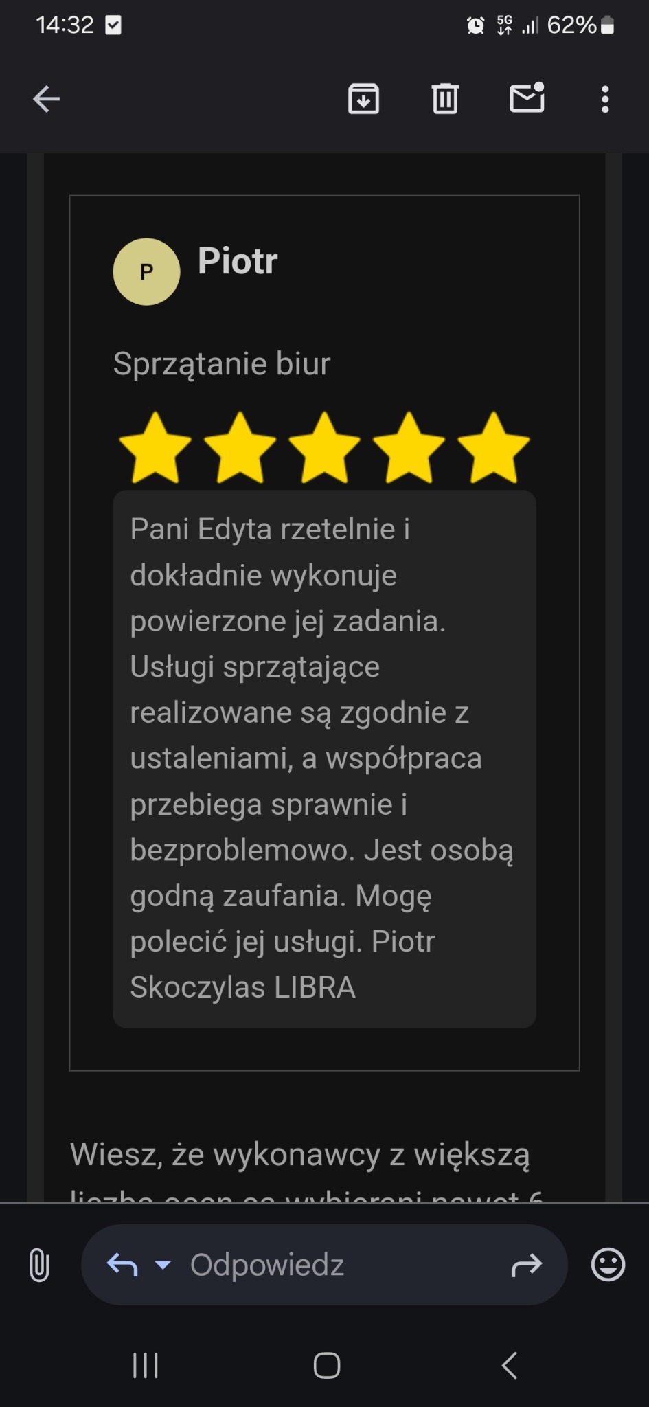 Zrzut ekranu z pozytywną opinią klienta 'Piotr' na temat usług 'Sprzątanie biur', z oceną 5 gwiazdek i pochlebnym tekstem. Referencje dla firmy sprzątającej.