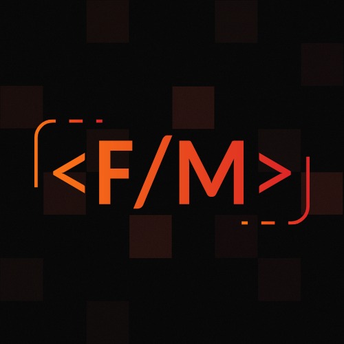 Abstrakcyjne logo FrontendMe.pl w odcieniach pomarańczy na ciemnym tle z motywem pikseli. Symbol programistyczny <F/M> w nowoczesnej stylistyce.