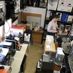 inż. Grzegorz z IventSerwis.pl w zakładzie przy ul. Rusałka 4b