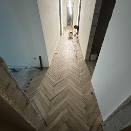 MODERN-TEC SPÓŁKA Z OGRANICZONĄ ODPOWIEDZIALNOŚCIĄ - Płytki w jodełkę (objętość cały dom 150 m2 )