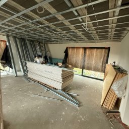 Stelaż pod płyty GK powierzchnia salonu 30 m 2 
