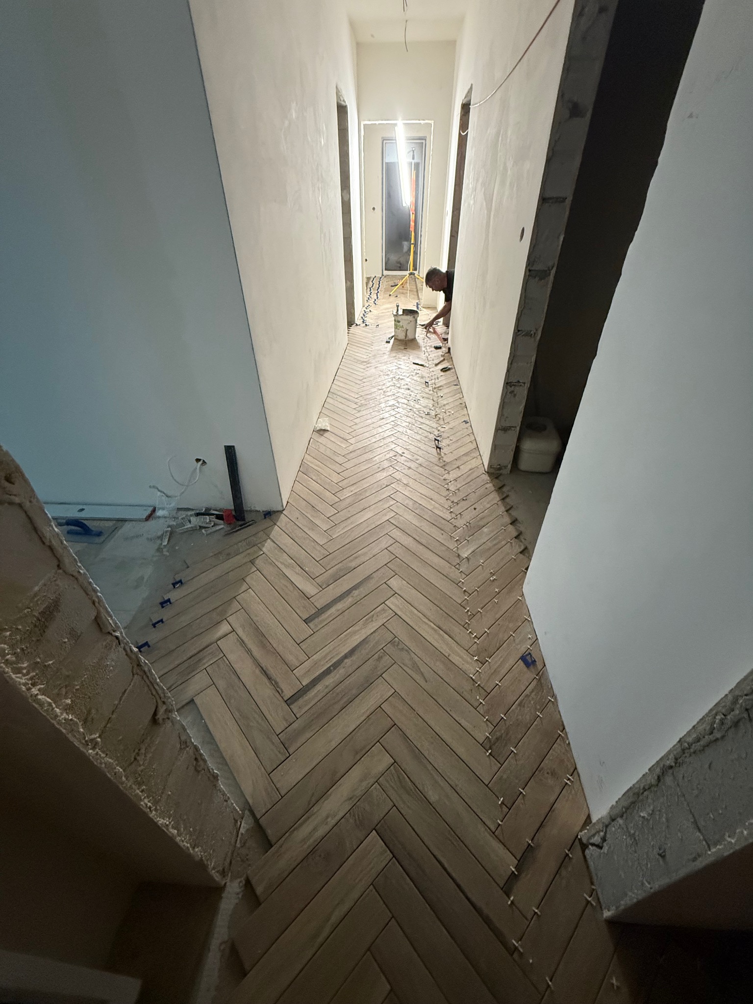 Płytki w jodełkę (objętość cały dom 150 m2 )