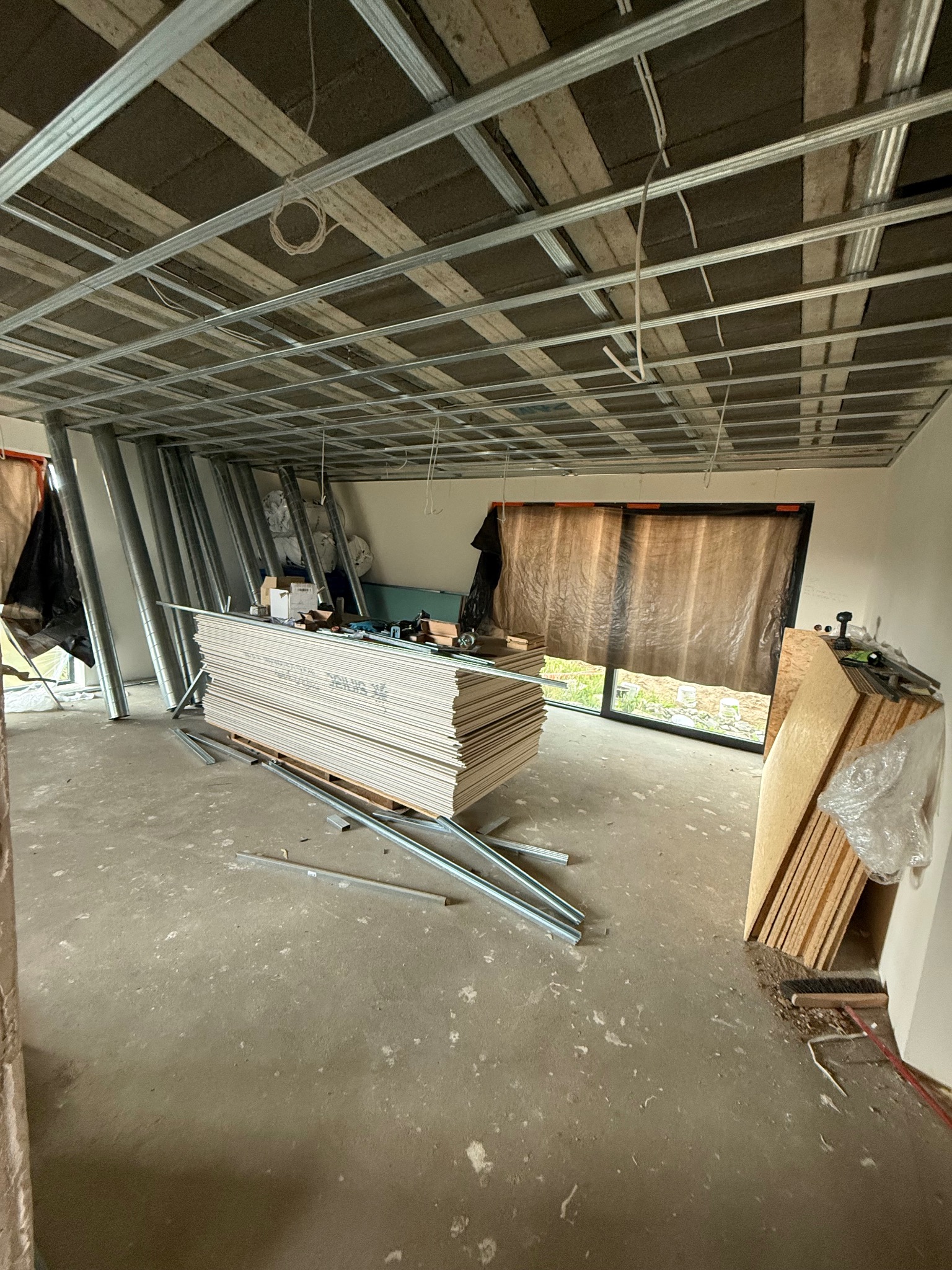 Stelaż pod płyty GK powierzchnia salonu 30 m 2