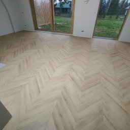 Układanie paneli Leżajsk 1