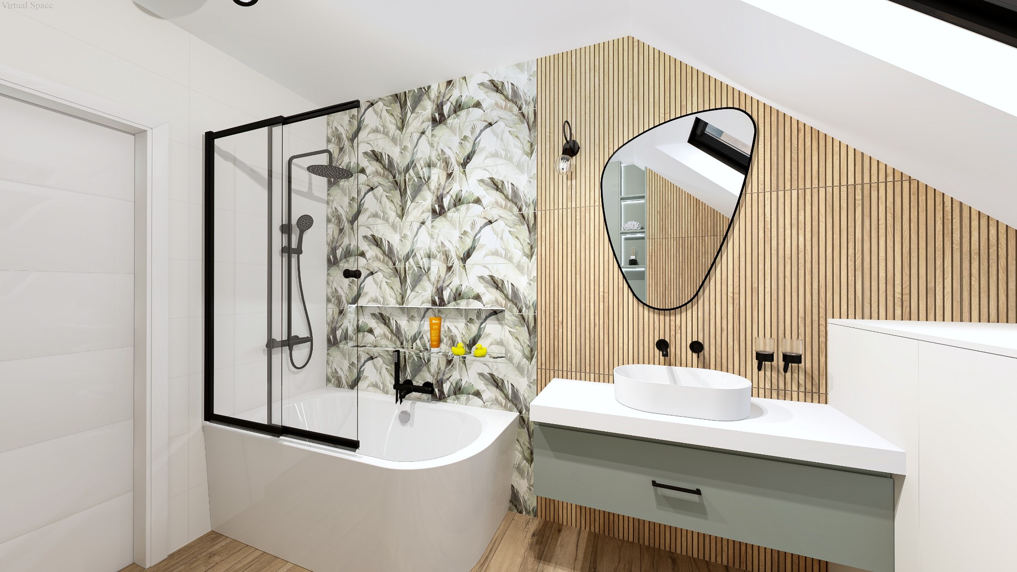 Nowoczesna łazienka na poddaszu z wanną za czarną szybą, umywalką na szafce i lustrem o nieregularnym kształcie na tle drewnianej ściany. W tle widoczne płytki w liście.