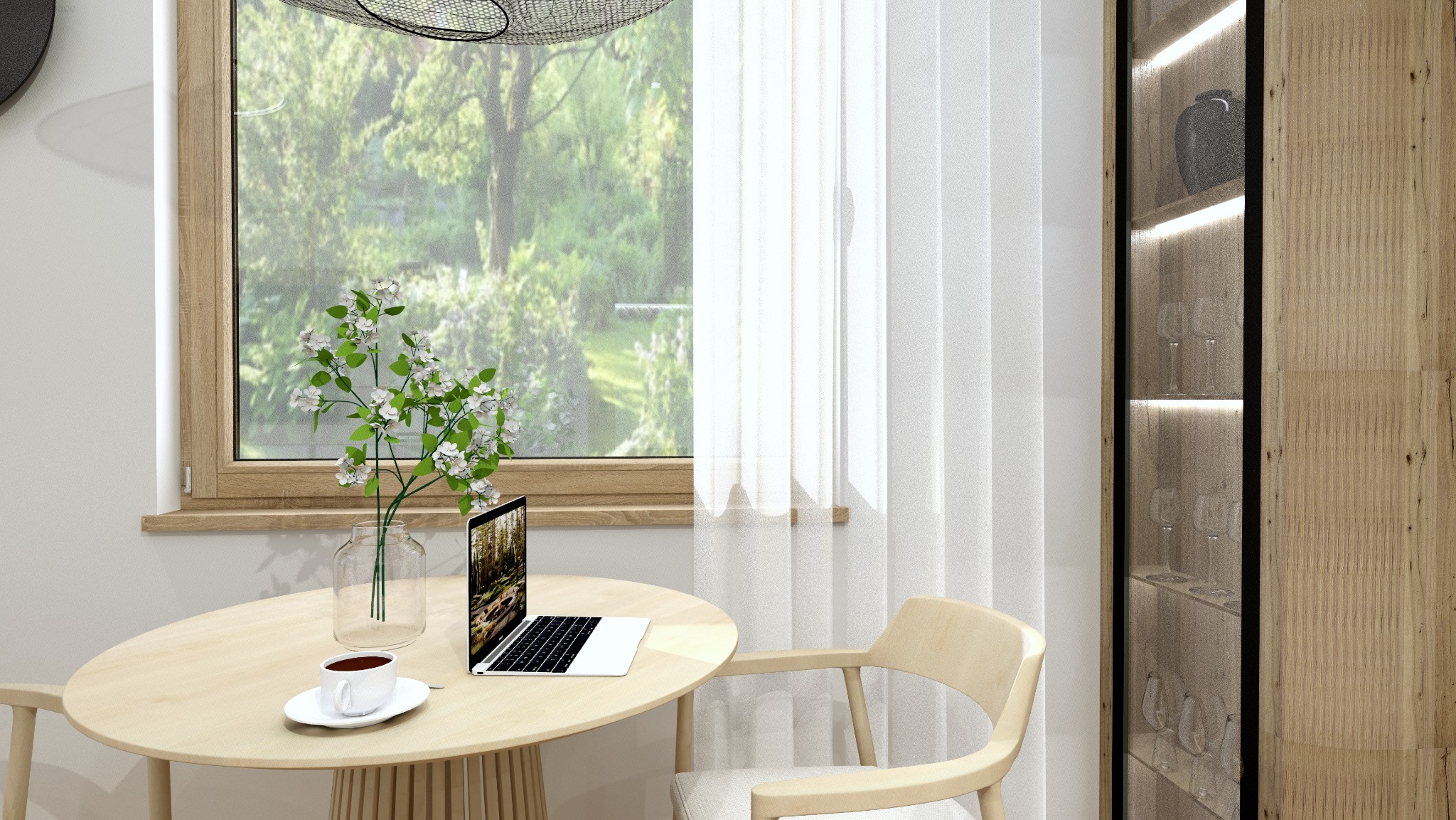 Jasne wnętrze z okrągłym stołem, laptopem i filiżanką kawy. Za oknem zieleń, obok przeszklona witryna z drewnianymi elementami. Minimalistyczny styl.