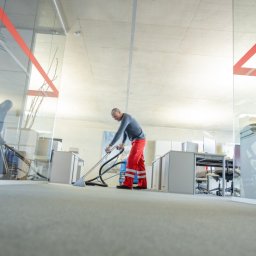 Kompleksowo zajmujemy się sprzątaniem, biur, powierzchni komercyjnych jak galerie, sklepy, gabinety medyczne oraz powierzchnie produkcyjne