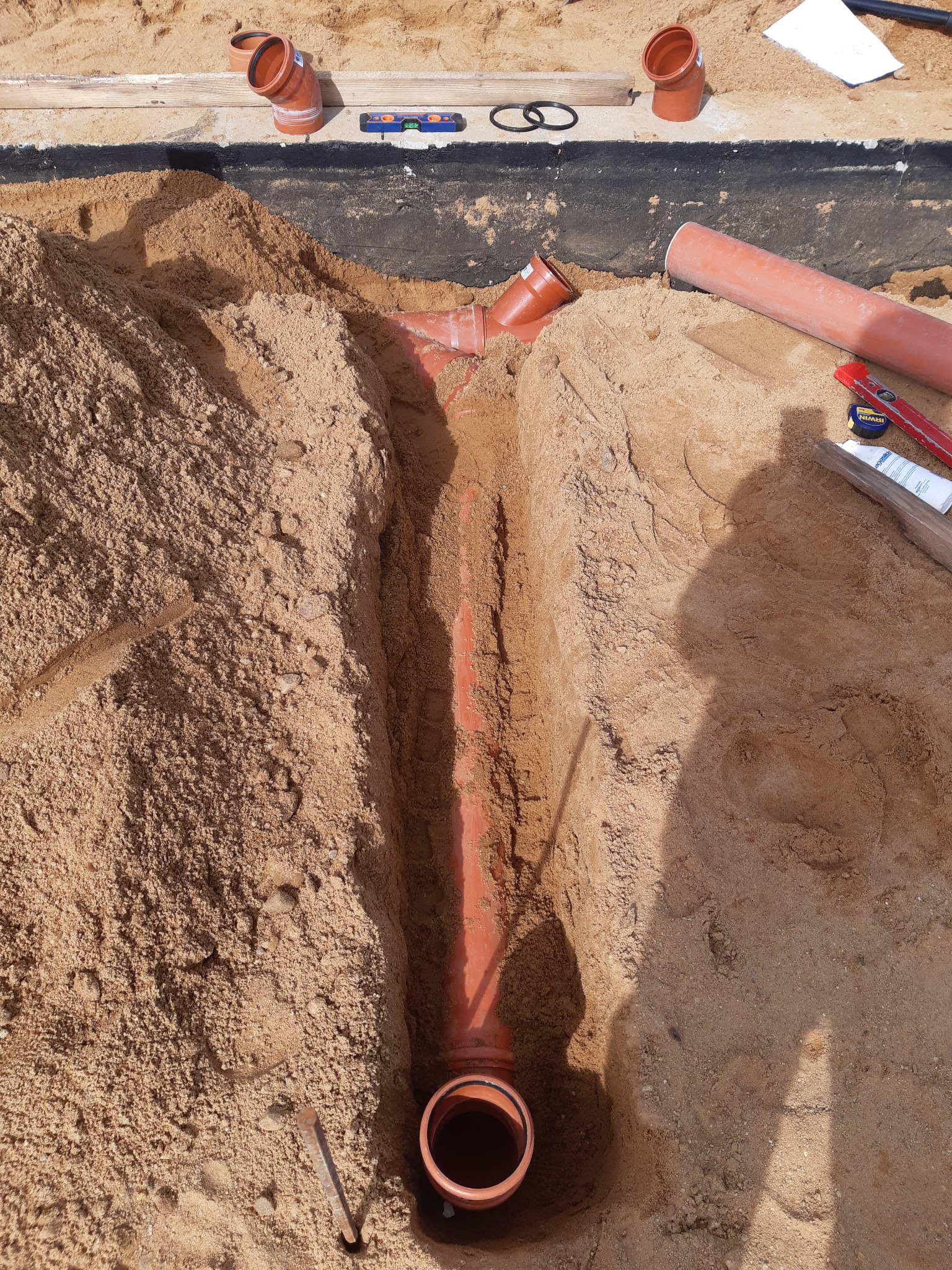 Instalacja pod posadzkowa .