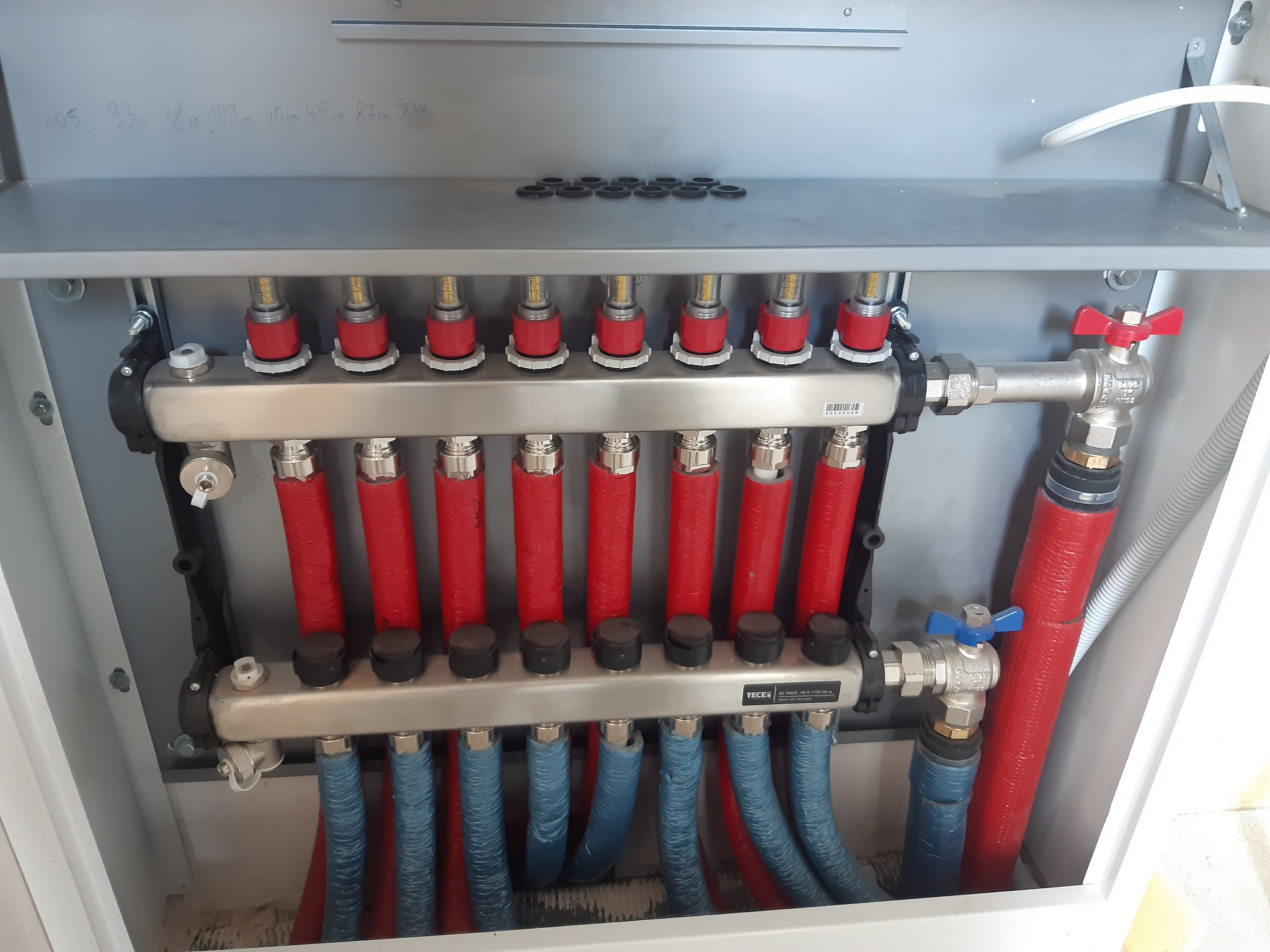 Ogrzewanie podłogowe.