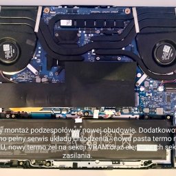 HUBICHEM Hubert Wodnicki - Wnętrze laptopa po serwisie: wentylatory, układ chłodzenia, płyta główna. Wymiana pasty termo na CPU/GPU, termożelu na VRAM. Finalny montaż podzespołów w nowej obudowie.