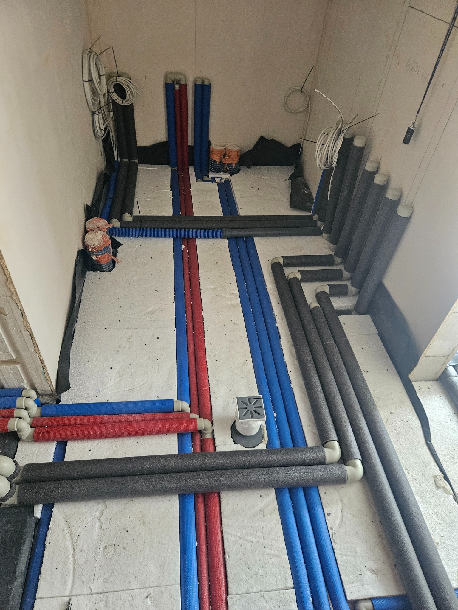 Instalacja Wodna Zawsze na Warstwie Steropianu w Celu Wyeliminowaniu Strat Ciepła