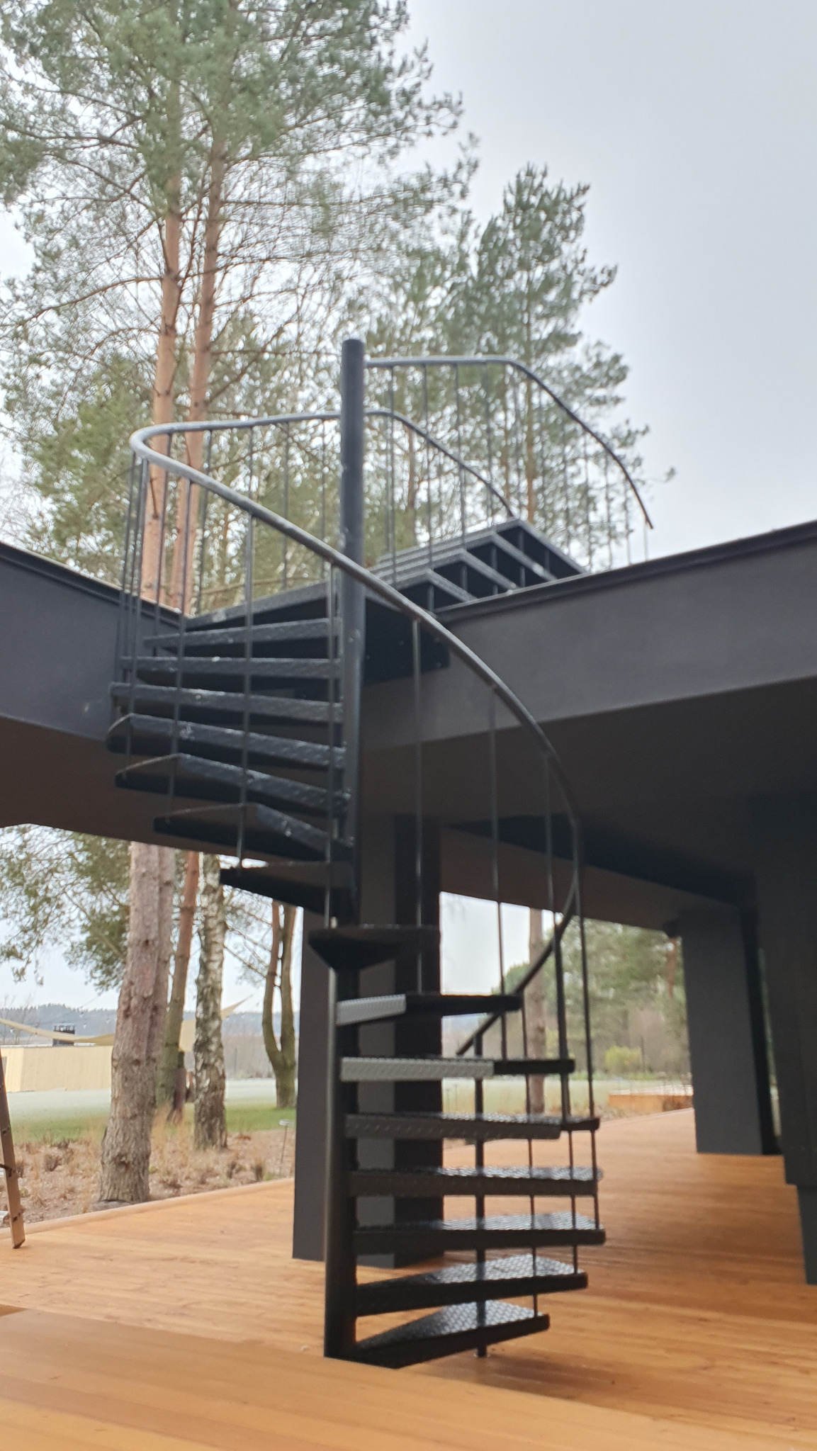 Schody zewnętrzne spiralne