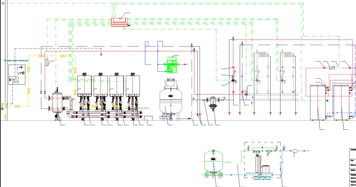 Schemat instalacji grzewczej z kotłami gazowymi, zbiornikami i rurami, przedstawiony w formie rysunku technicznego z oznaczeniami i opisami. Widoczne różne elementy instalacji.