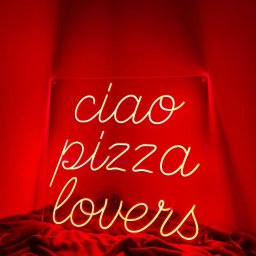 Personalizowane neony LED — stylowe dekoracje, które wyróżniają Twoje wnętrze i biznes