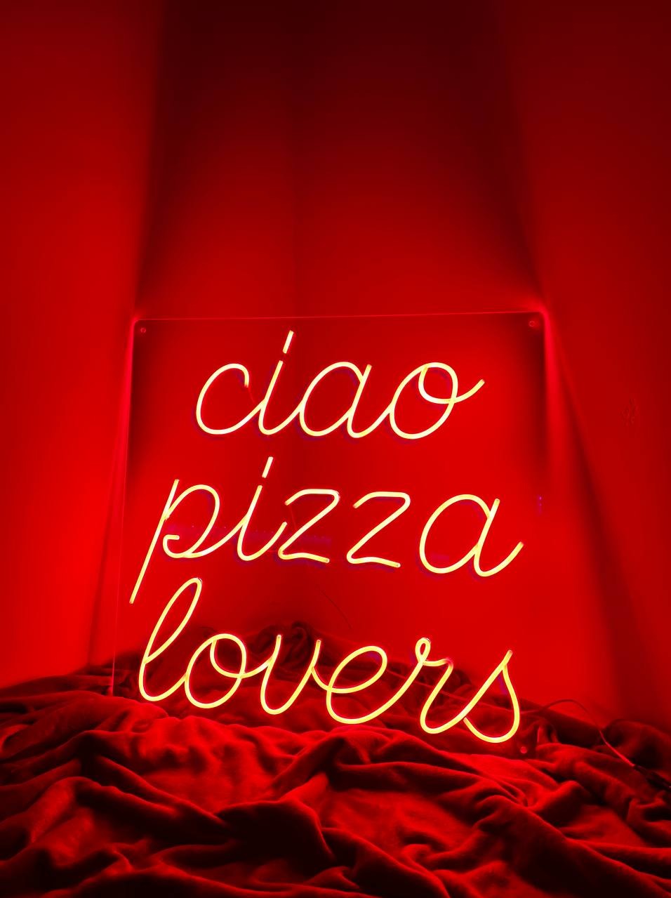 Personalizowane neony LED — stylowe dekoracje, które wyróżniają Twoje wnętrze i biznes