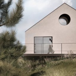 MADE ARCHITEKTURA - Minimalistyczny dom z okrągłym oknem i balkonem, kobieta przechadza się po balkonie. Naturalne otoczenie z trawami i drzewami. Stonowana kolorystyka.