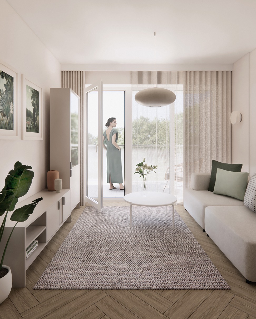 Jasne wnętrze salonu z wyjściem na balkon. Kobieta w sukience stoi na balkonie. Minimalistyczny design, drewniana podłoga, dywan, sofa i szafka RTV. Roślina w doniczce.