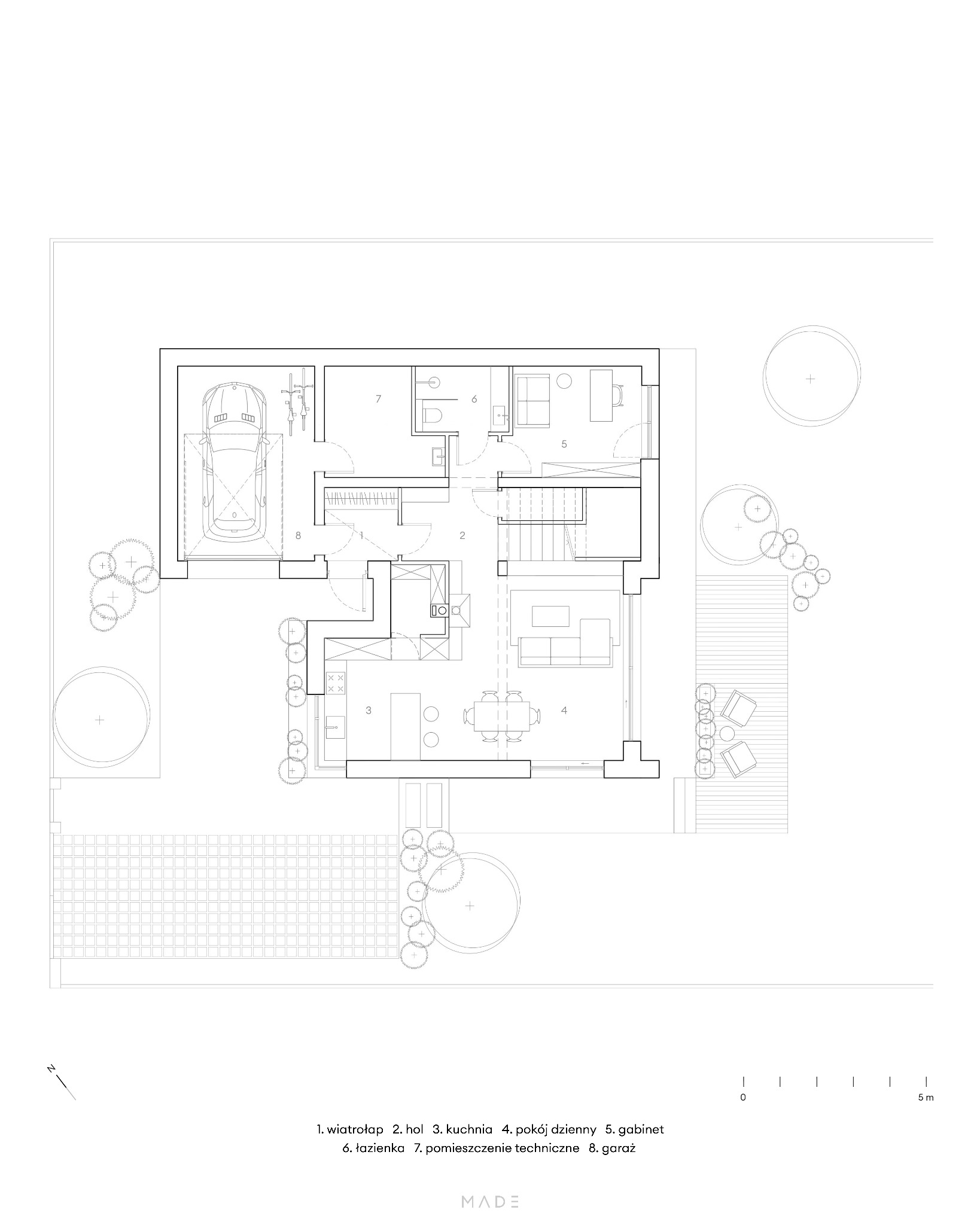 Rzut poziomy domu jednorodzinnego z ogrodem, widok z góry. Czytelny plan architektoniczny z opisem pomieszczeń i elementami zagospodarowania terenu.