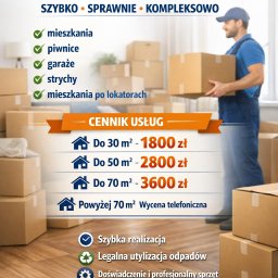 TwojaPrzestrzeń - Opróżnianie mieszkań: pracownik w uniformie niesie karton na tle stosu pudeł. Cennik usług, szybka realizacja, legalna utylizacja odpadów, doświadczenie i sprzęt.