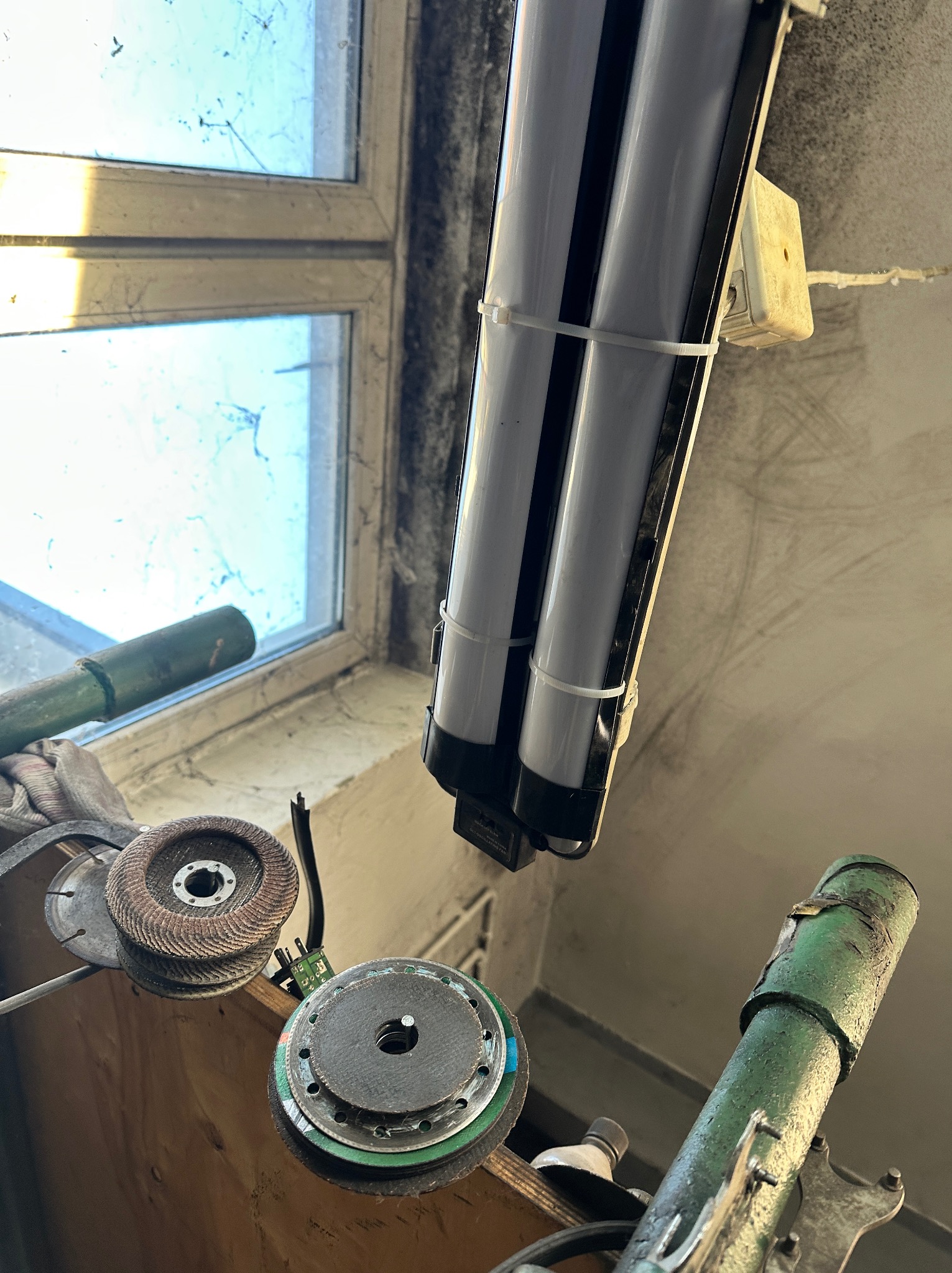 Zbudowanie lampy wedle pomysłu zleceniodawcy i zainstalowanie jej