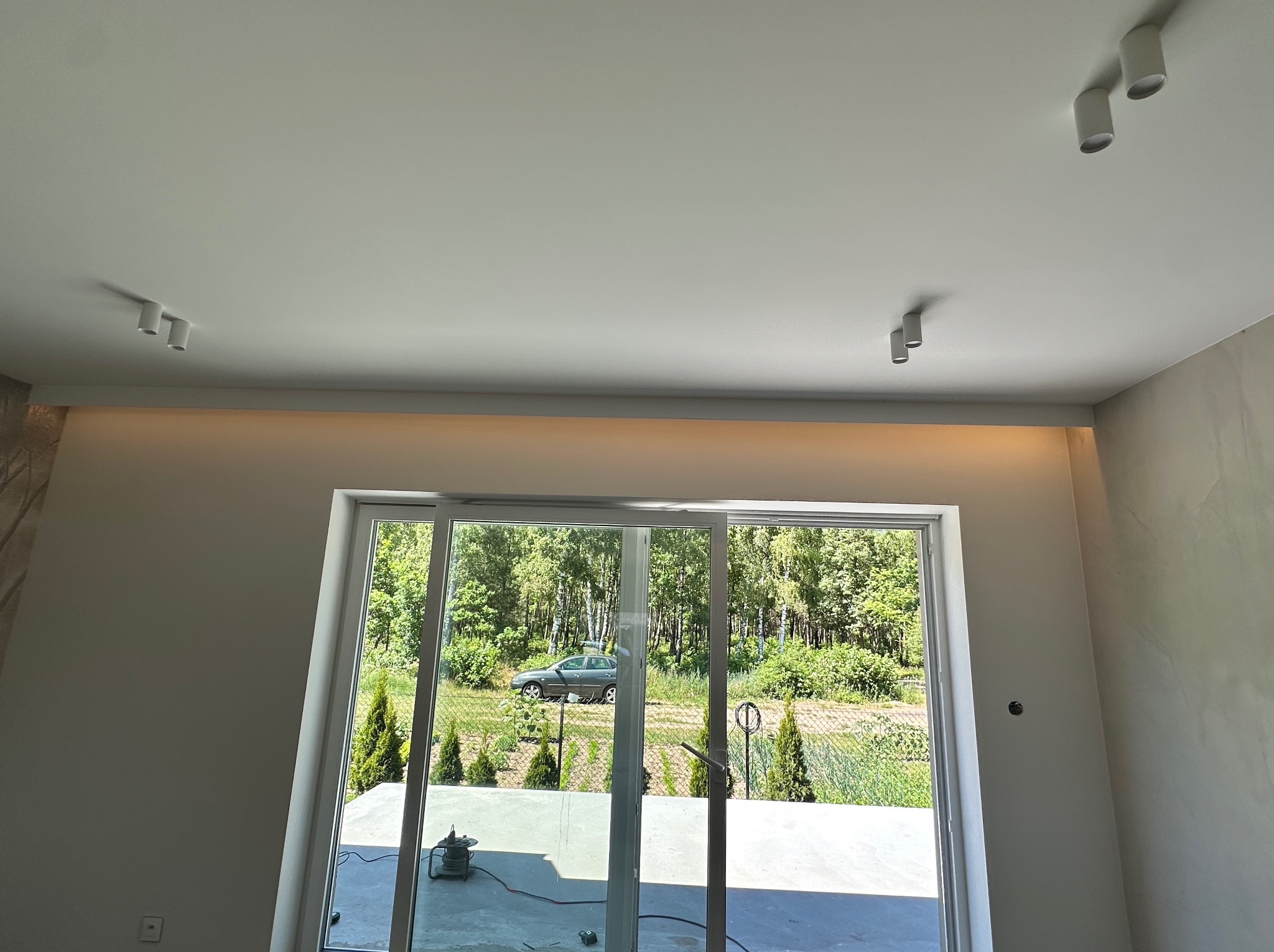 Montaż listew led i podwieszanego sufitu oraz tynków