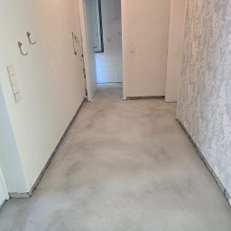 Ukladanie plytek panelowychvw mieszkaniu