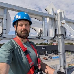 Prace elektryczne na wysokości, usługi dla firm.