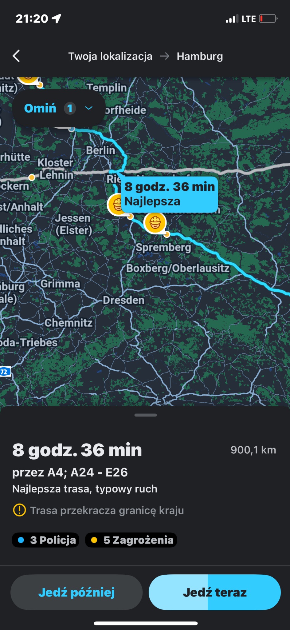 Nawigacja GPS z trasą z Hamburga do nieznanej lokalizacji, wskazująca czas podróży 8 godz. 36 min. Ostrzeżenia o policji i zagrożeniach na trasie.