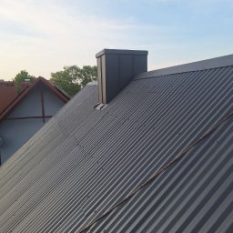 Dach po malowaniu
A także komin po okuciu