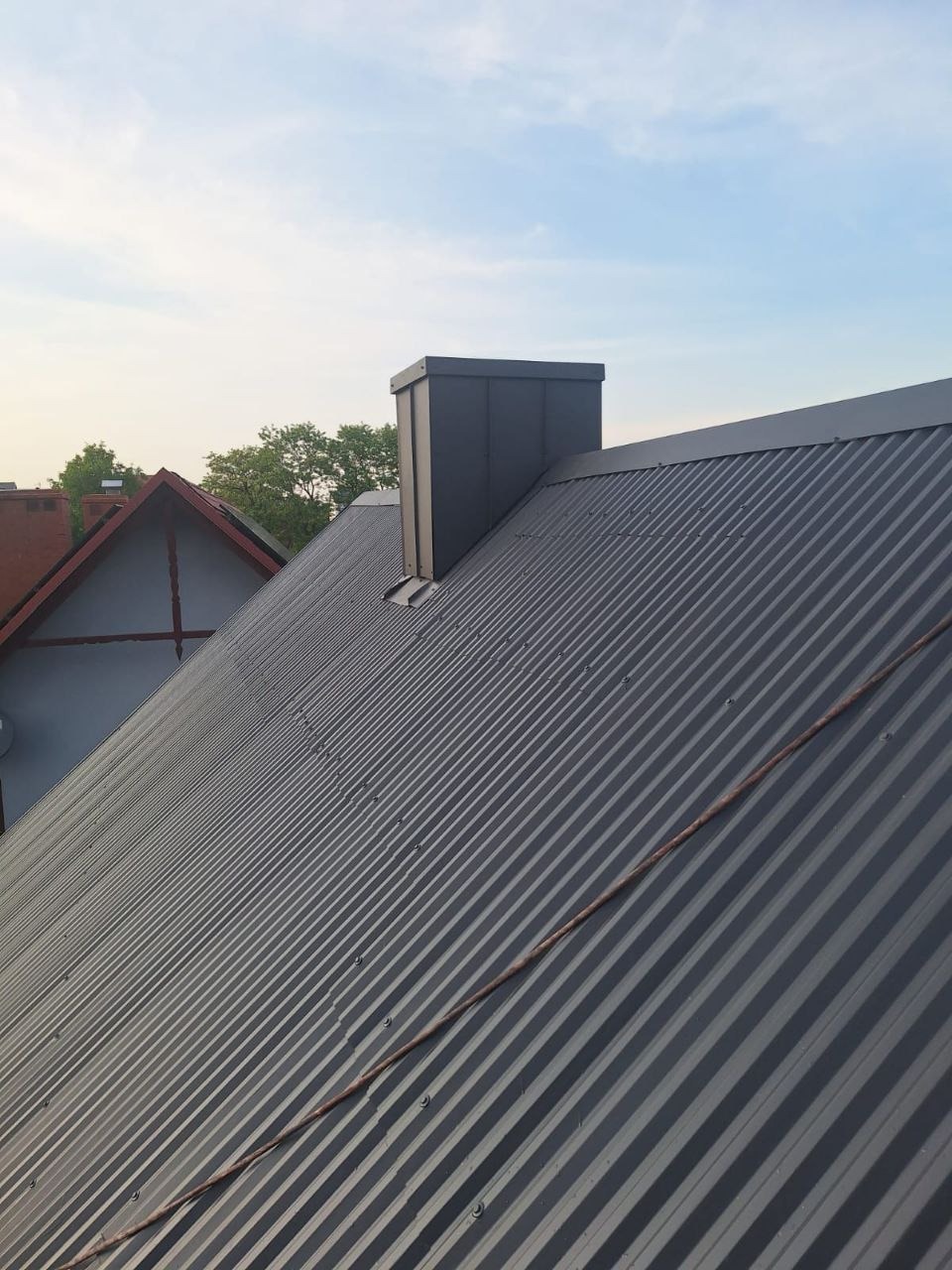 Dach po malowaniu A także komin po okuciu