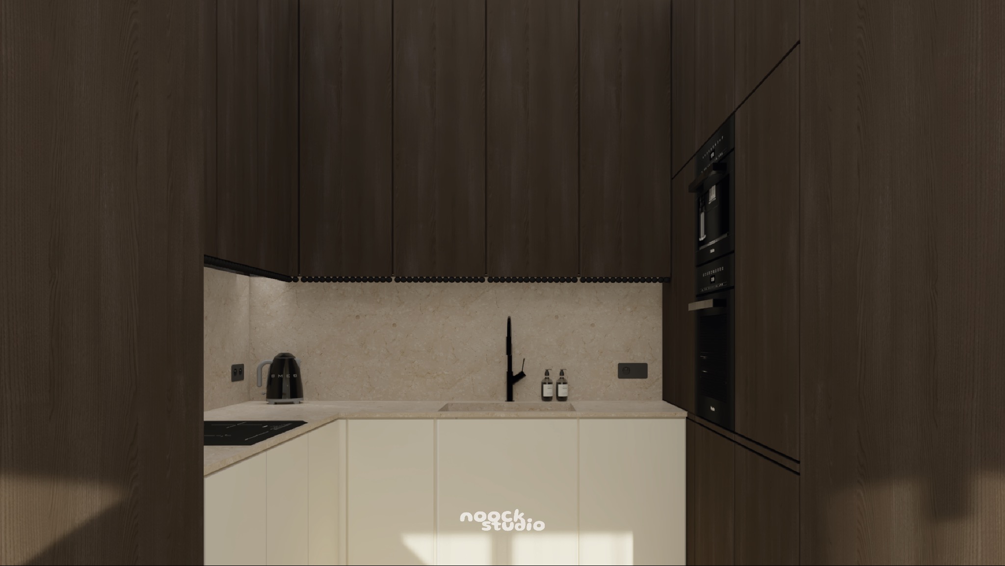 Nowoczesna kuchnia z drewnianymi szafkami, beżowym blatem i marmurową ścianą. Minimalistyczny design z czarną armaturą i wbudowanym sprzętem AGD.