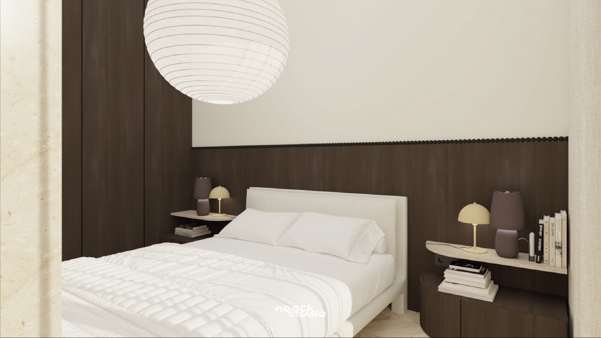 Nowoczesna sypialnia z dużym łóżkiem, drewnianą ścianą i okrągłą lampą. Widoczne stoliki nocne z lampkami i książkami. Minimalistyczny design z dbałością o detale.