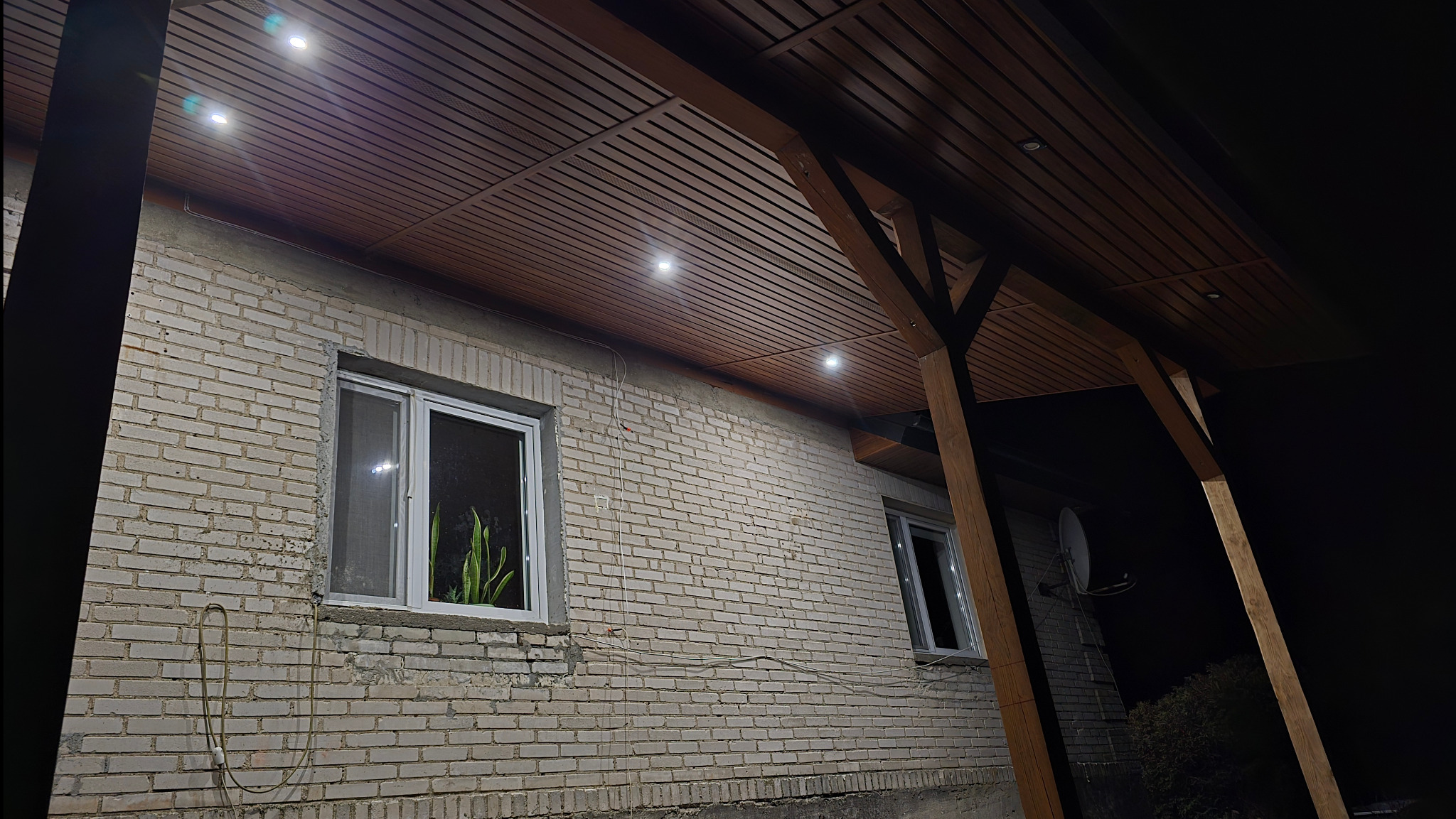 Podbitka PCV drewnopodobna wraz z oświetleniem