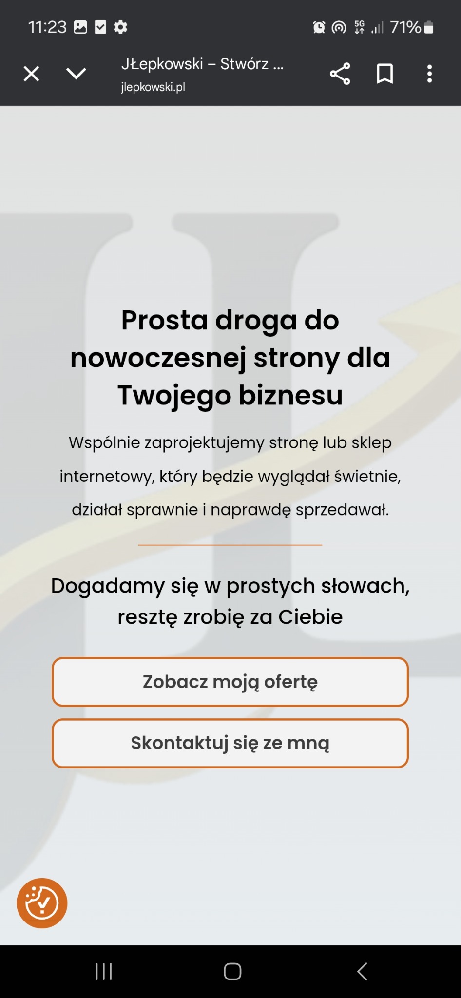 Ekran smartfona prezentujący stronę internetową z hasłem 'Prosta droga do nowoczesnej strony dla Twojego biznesu' i przyciskami 'Zobacz moją ofertę' i 'Skontaktuj się ze mną'.