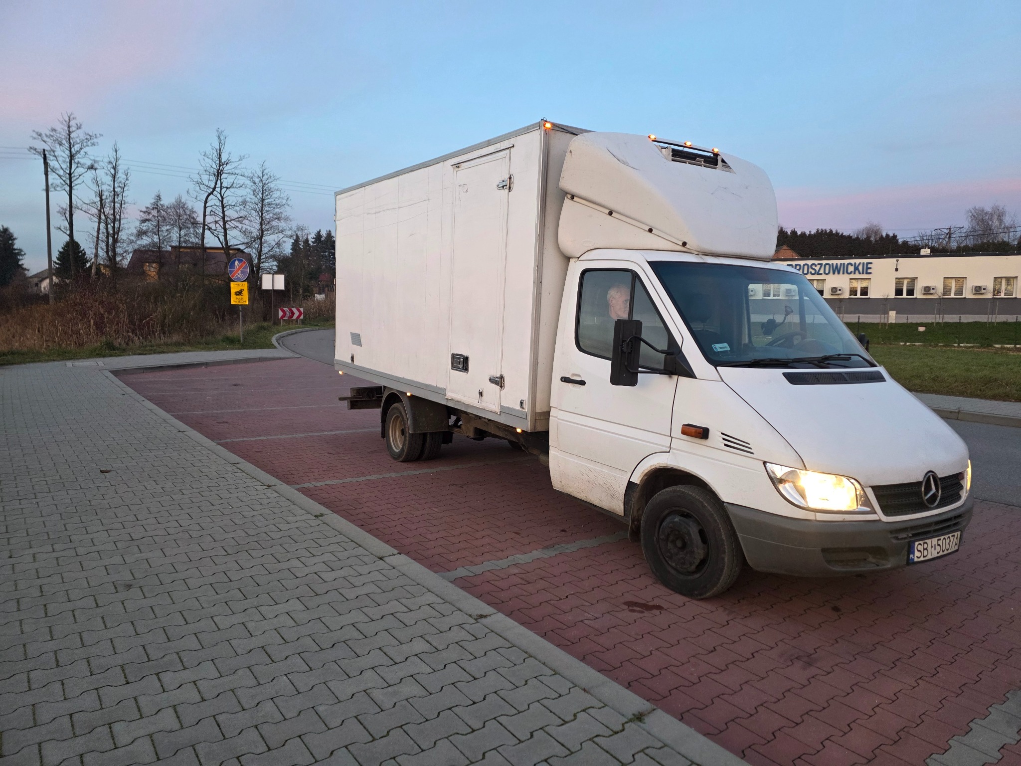 Oferuje transport przeprowadzki, przewóz towarów
