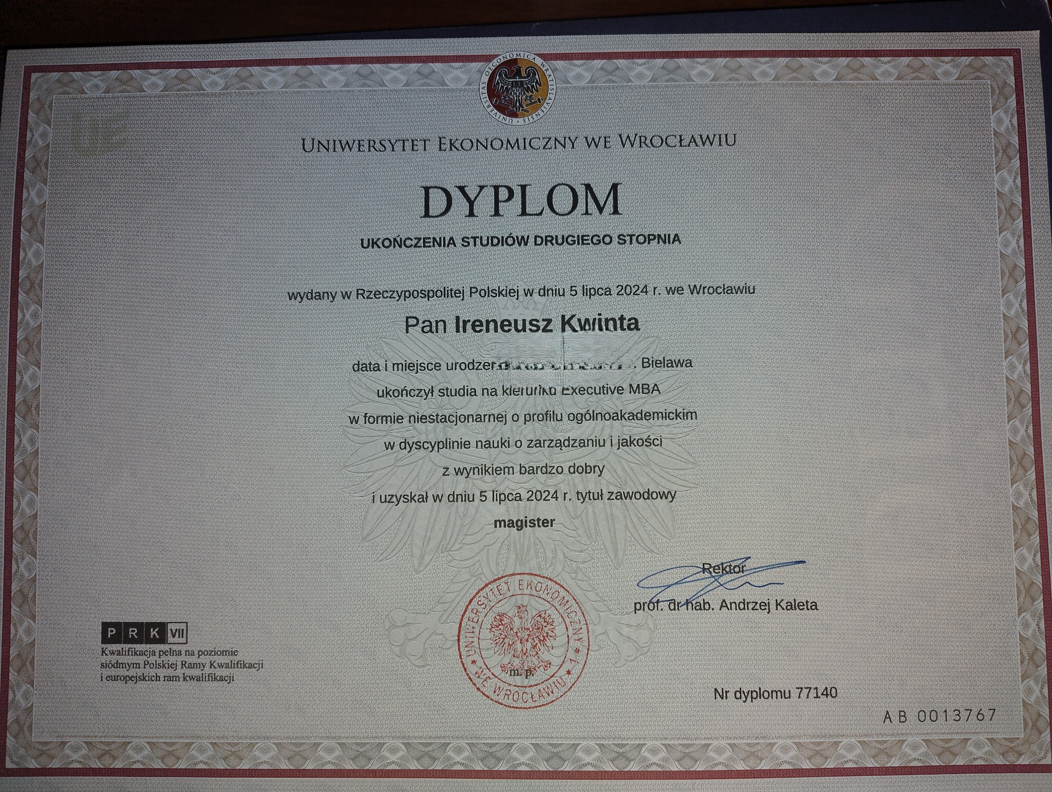Dyplom ukończenia studiów drugiego stopnia Uniwersytetu Ekonomicznego we Wrocławiu, wydany w 2024 roku dla Pana Ireneusza Kwinty, potwierdzający tytuł magistra.