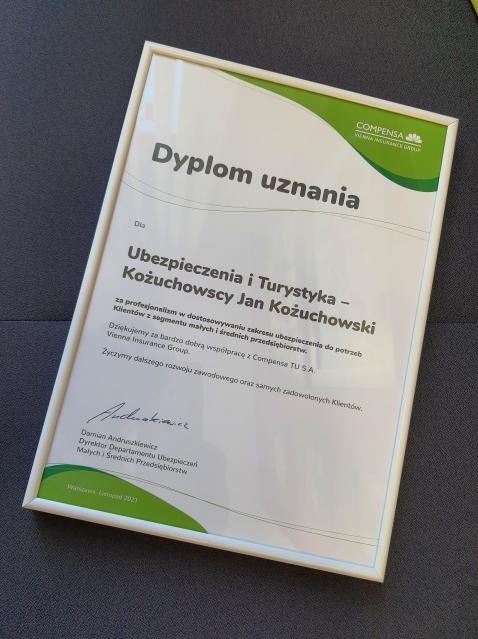 Oprawiony dyplom uznania dla Ubezpieczenia i Turystyka - Kożuchowscy Jan Kożuchowski od Compensa Vienna Insurance Group za profesjonalizm i współpracę.