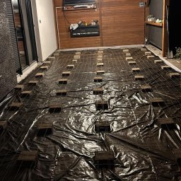 Przygotowanie nawierzchni do wylewki posadzki na tarasie.