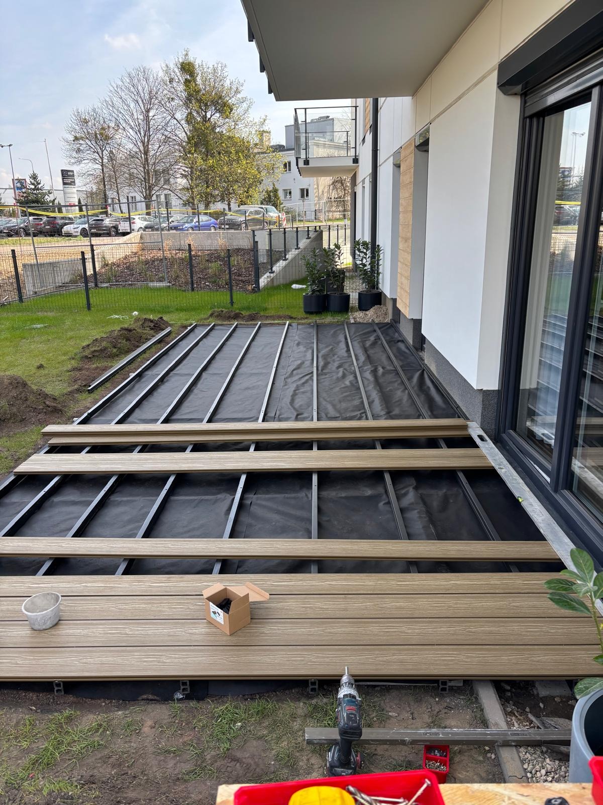 Montaż deski tarasowej