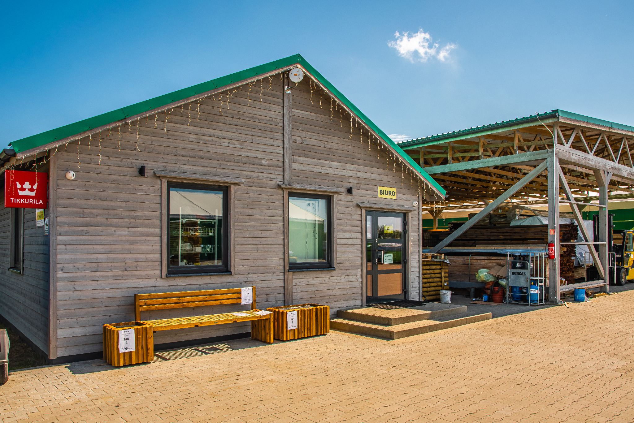 Budynek biurowy siedziby firmy 144m2