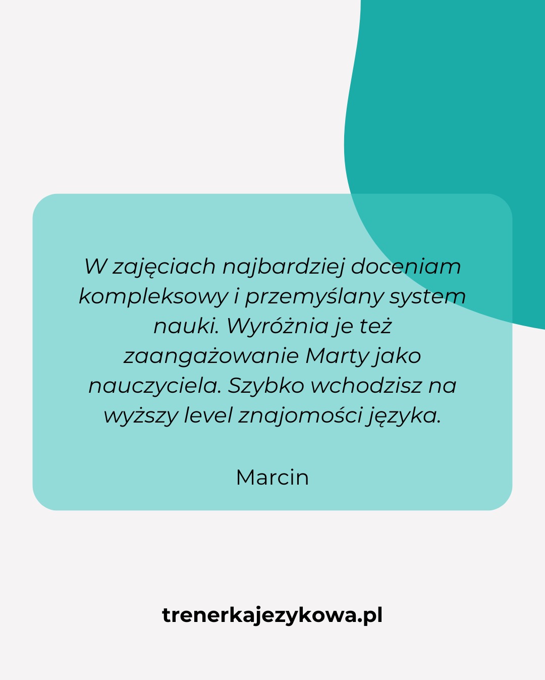 Opinia Marcina o kompleksowym systemie nauki i zaangażowaniu nauczyciela Marty, z adresem strony internetowej trenera językowego.
