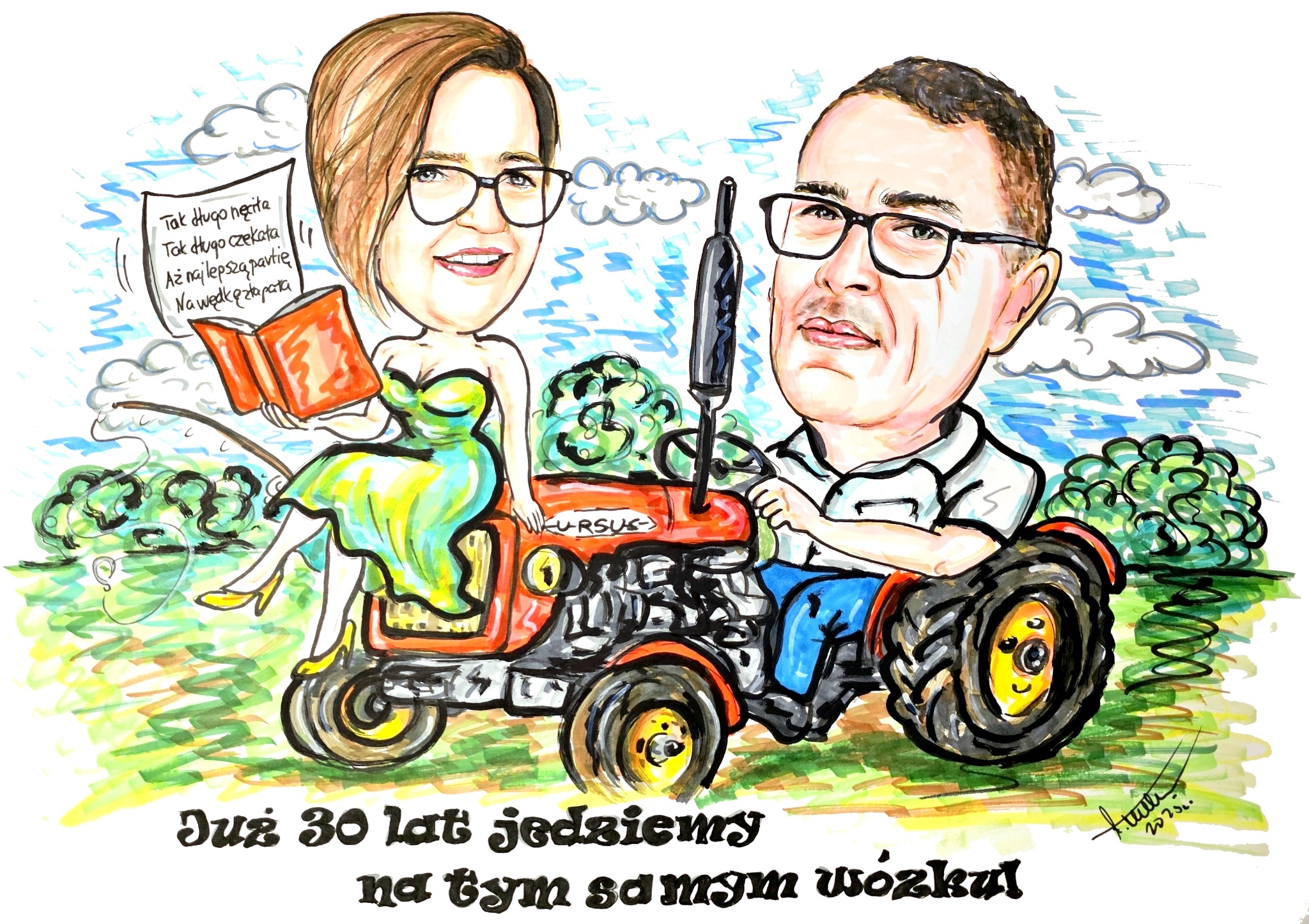 Ręcznie rysowany, humorystyczny portret pary na traktorze Ursus, z tekstem 'Już 30 lat jedziemy na tym samym wózku'. Kobieta czyta książkę, obok chmury i zieleń.