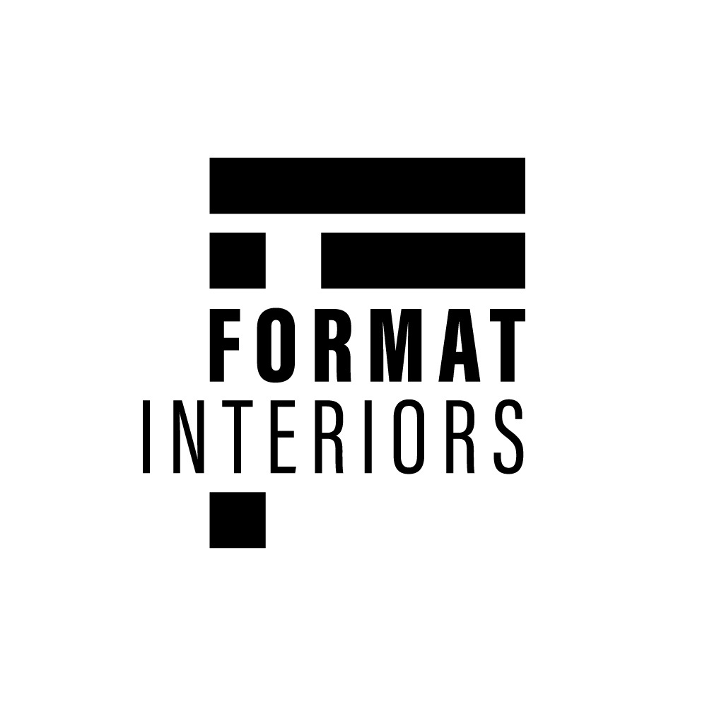 Minimalistyczne logo 'FORMAT INTERIORS' w czerni na białym tle, z geometrycznym symbolem przypominającym literę 'F'.