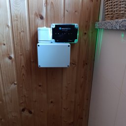 Montaż sterowania sauną. 